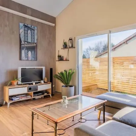 Hébergement de vacances Charmante Maison Avec Terrasse Eysines